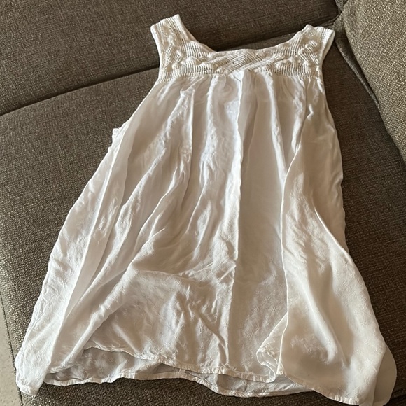 Gently Loved Elegant White Sleeveless Maternity Crochet Top by Liz Lange - Picture 1 of 10